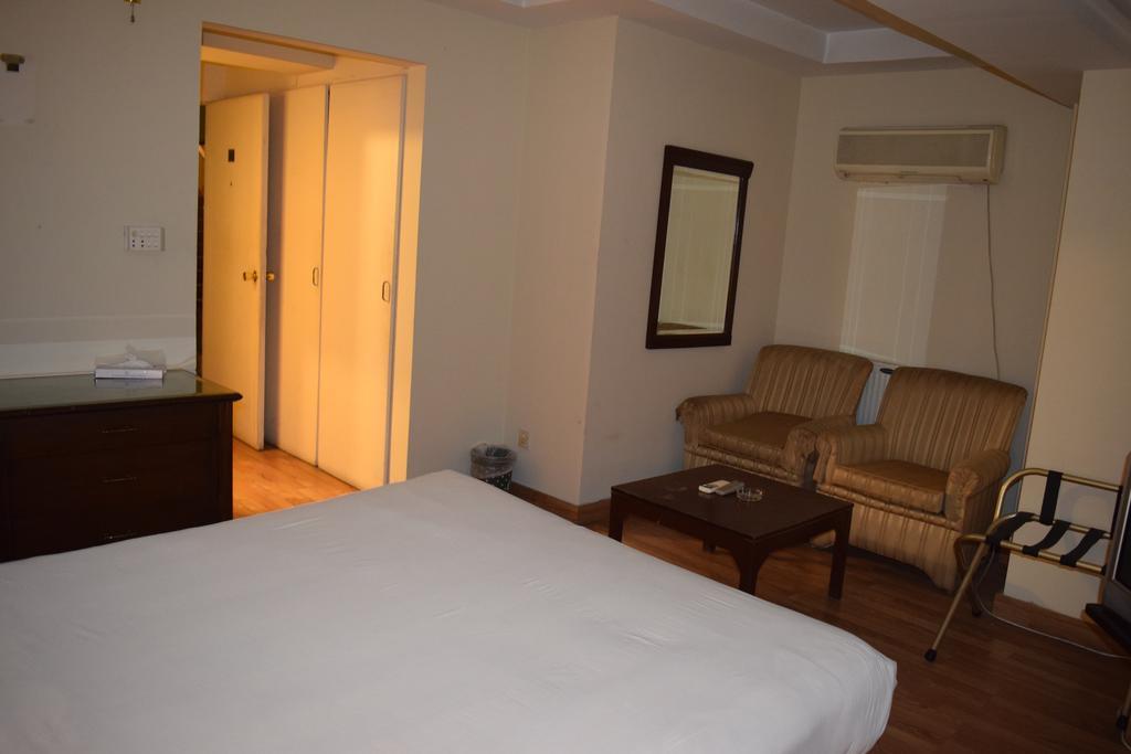 Carlton Tower Hotel Lahaur Pokój zdjęcie