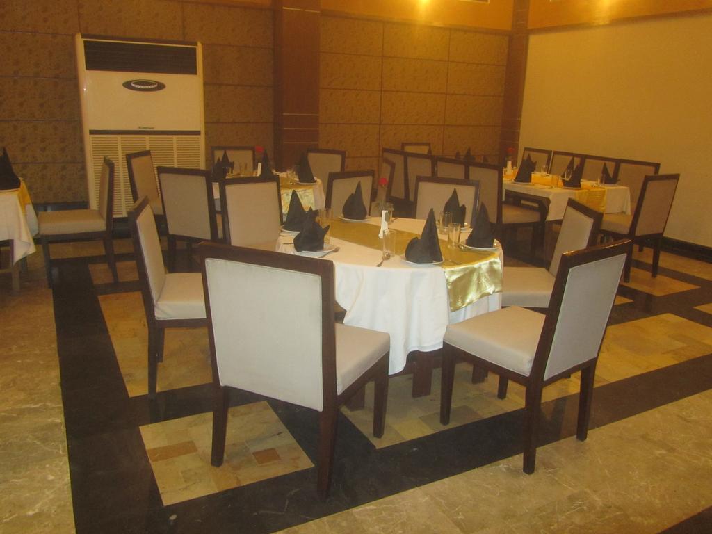 Carlton Tower Hotel Lahaur Zewnętrze zdjęcie