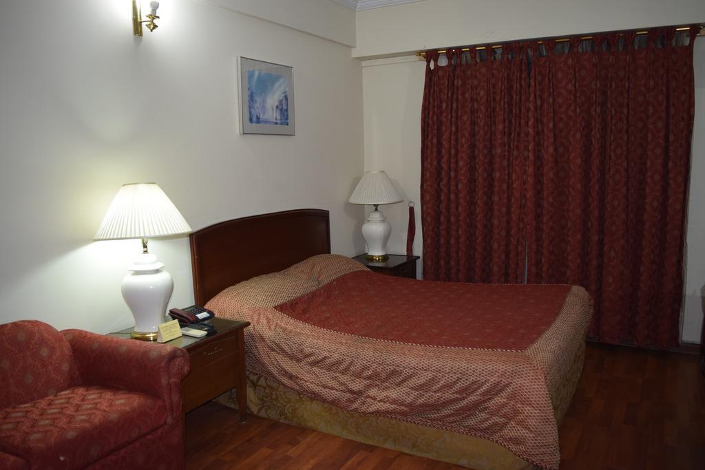 Carlton Tower Hotel Lahaur Pokój zdjęcie